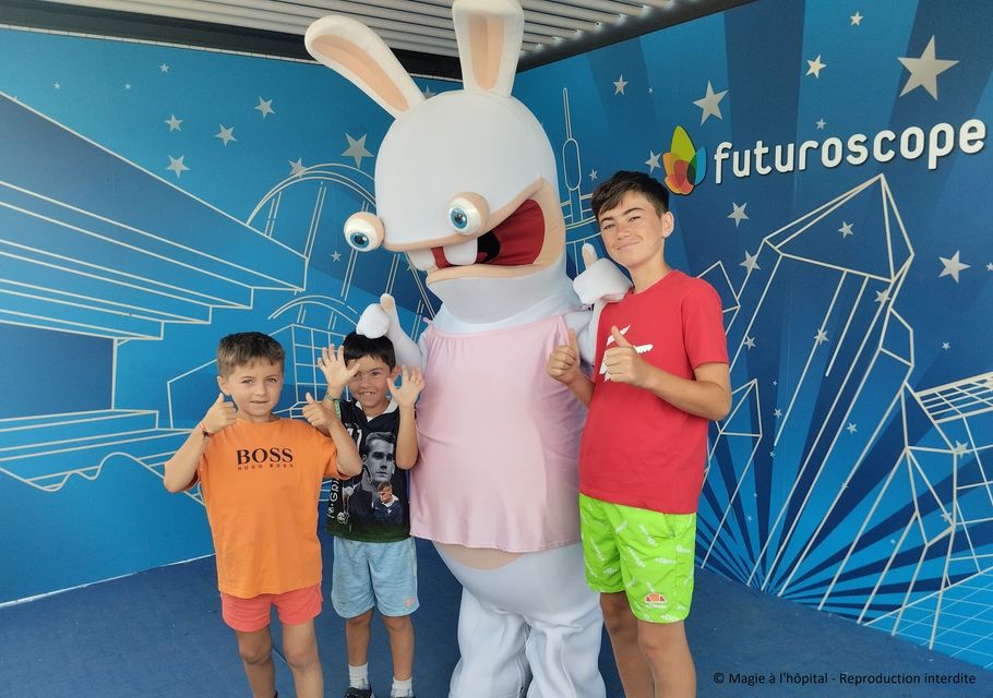 Un séjour magique au Futuroscope, association Magie à l'hôpital